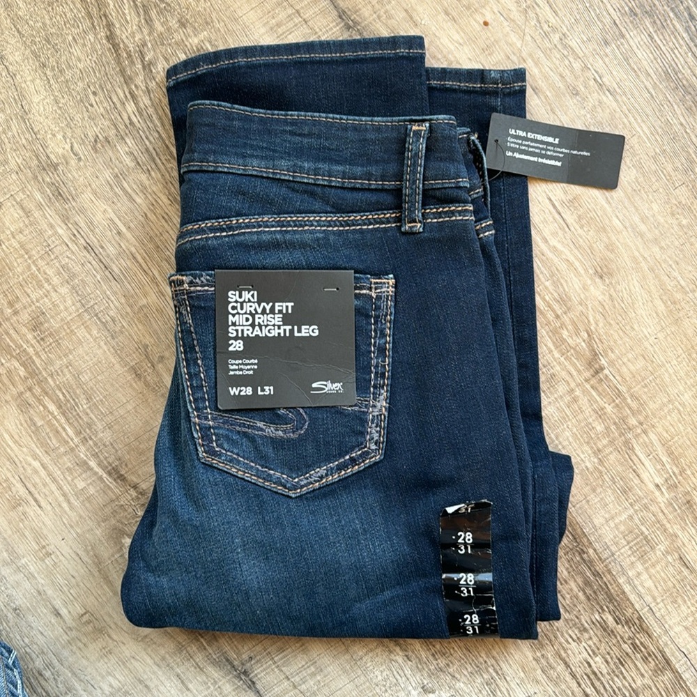 NWT SILVER JEANS 28